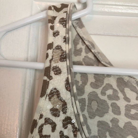 Old navy muted neutral cream/tan leopard print subtle sequins XS tank top - Picture 2 of 7
